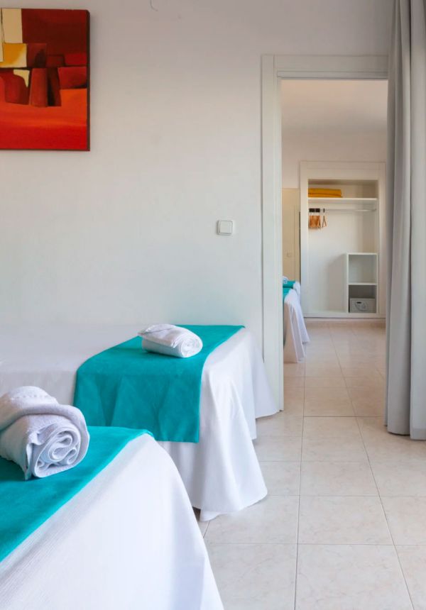 Una habitación cuádruple disponible para las vacaciones en San Antonio, Ibiza